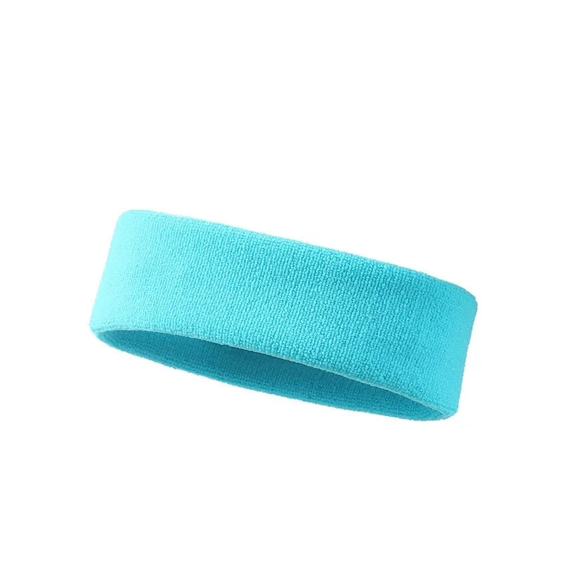 Elastic solid colour sports sweat band in black, shown on a forehead.